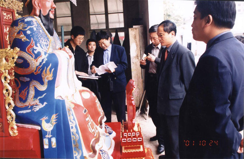 捐贈的臺灣孔廟孔子像.jpg